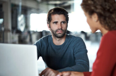 Desvendando o Poder do Feedback Construtivo na Evolução Pessoal e Acadêmica